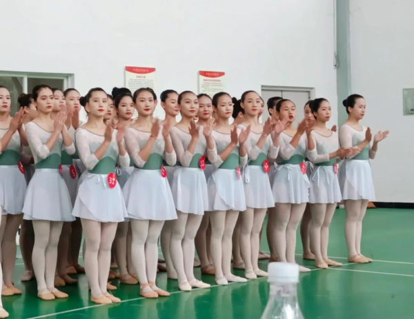 i.png 学院动态|beat365正版唯一官网必一舞蹈专业课期末考试活动 第 4 张