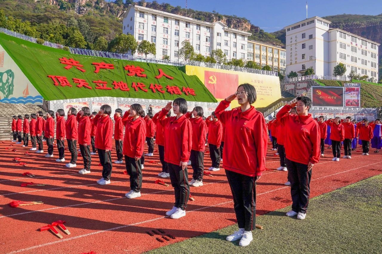 零距离感受榜样力量!云经管党员师生代表赴华坪女高开展党性教育活动 第 10 张 零距离感受榜样力量!云经管党员师生代表赴华坪女高开展党性教育活动 第 10 张