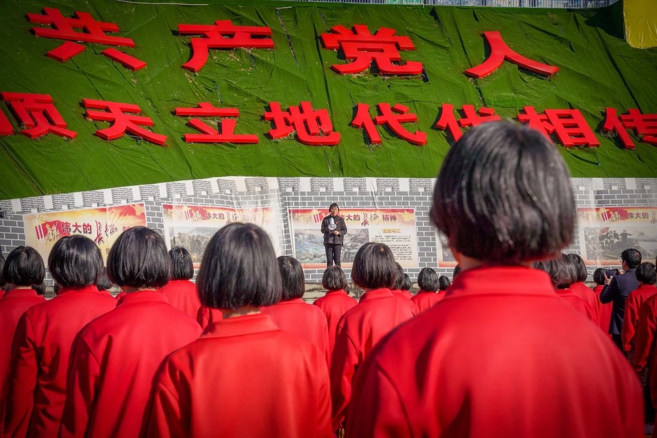 零距离感受榜样力量!云经管党员师生代表赴华坪女高开展党性教育活动 第 4 张 零距离感受榜样力量!云经管党员师生代表赴华坪女高开展党性教育活动 第 4 张
