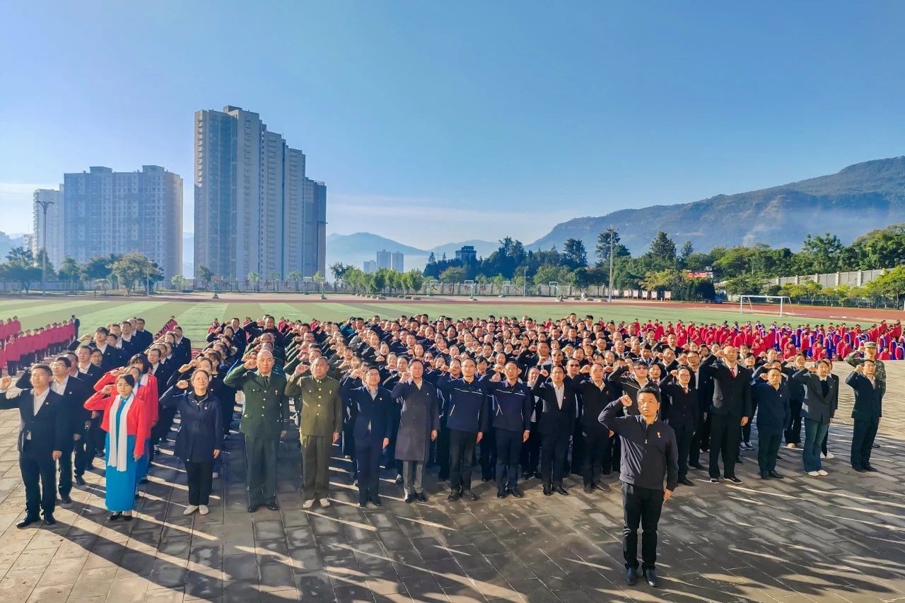 零距离感受榜样力量!云经管党员师生代表赴华坪女高开展党性教育活动 第 6 张 零距离感受榜样力量!云经管党员师生代表赴华坪女高开展党性教育活动 第 6 张