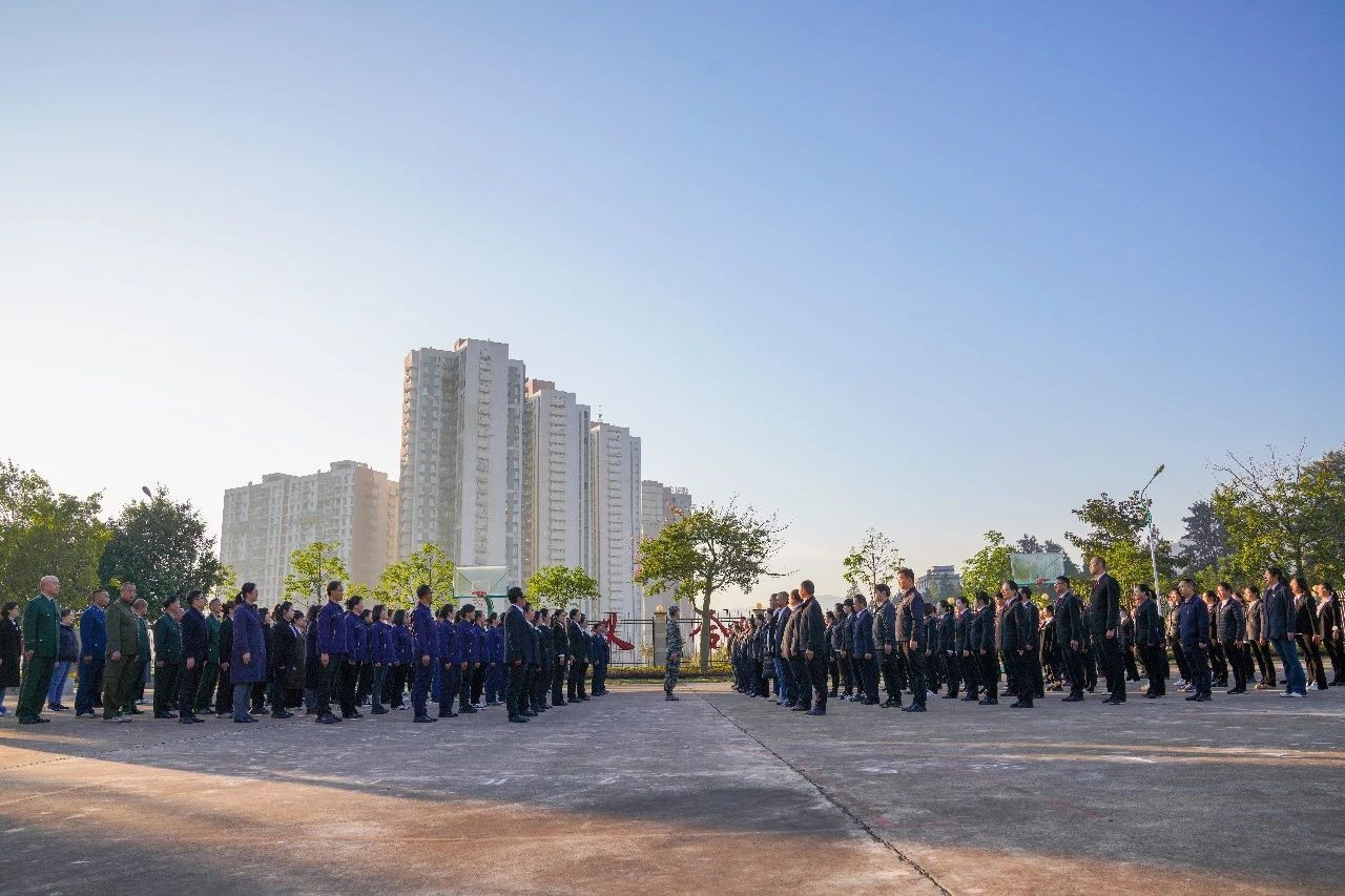 零距离感受榜样力量!云经管党员师生代表赴华坪女高开展党性教育活动 第 3 张 零距离感受榜样力量!云经管党员师生代表赴华坪女高开展党性教育活动 第 3 张