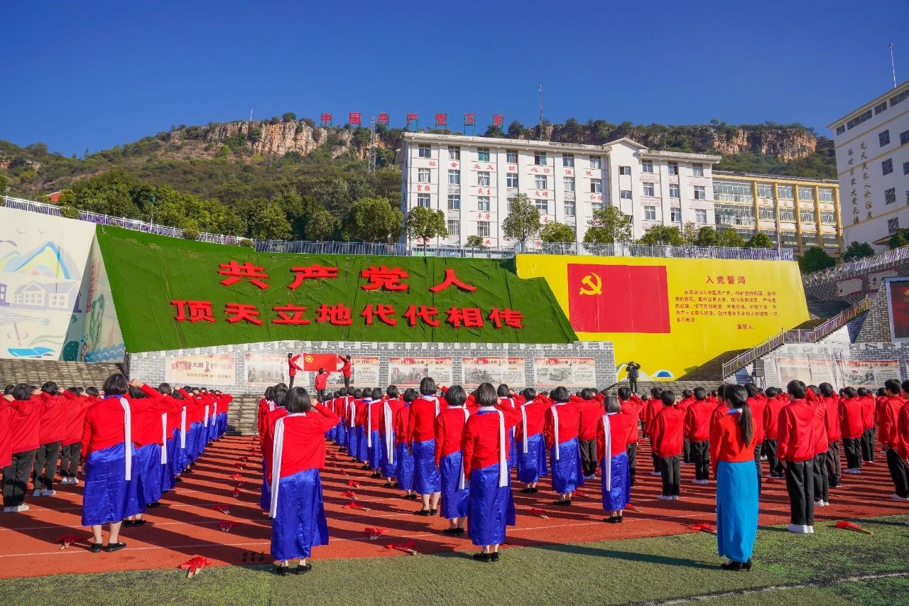 零距离感受榜样力量!云经管党员师生代表赴华坪女高开展党性教育活动 第 9 张 零距离感受榜样力量!云经管党员师生代表赴华坪女高开展党性教育活动 第 9 张