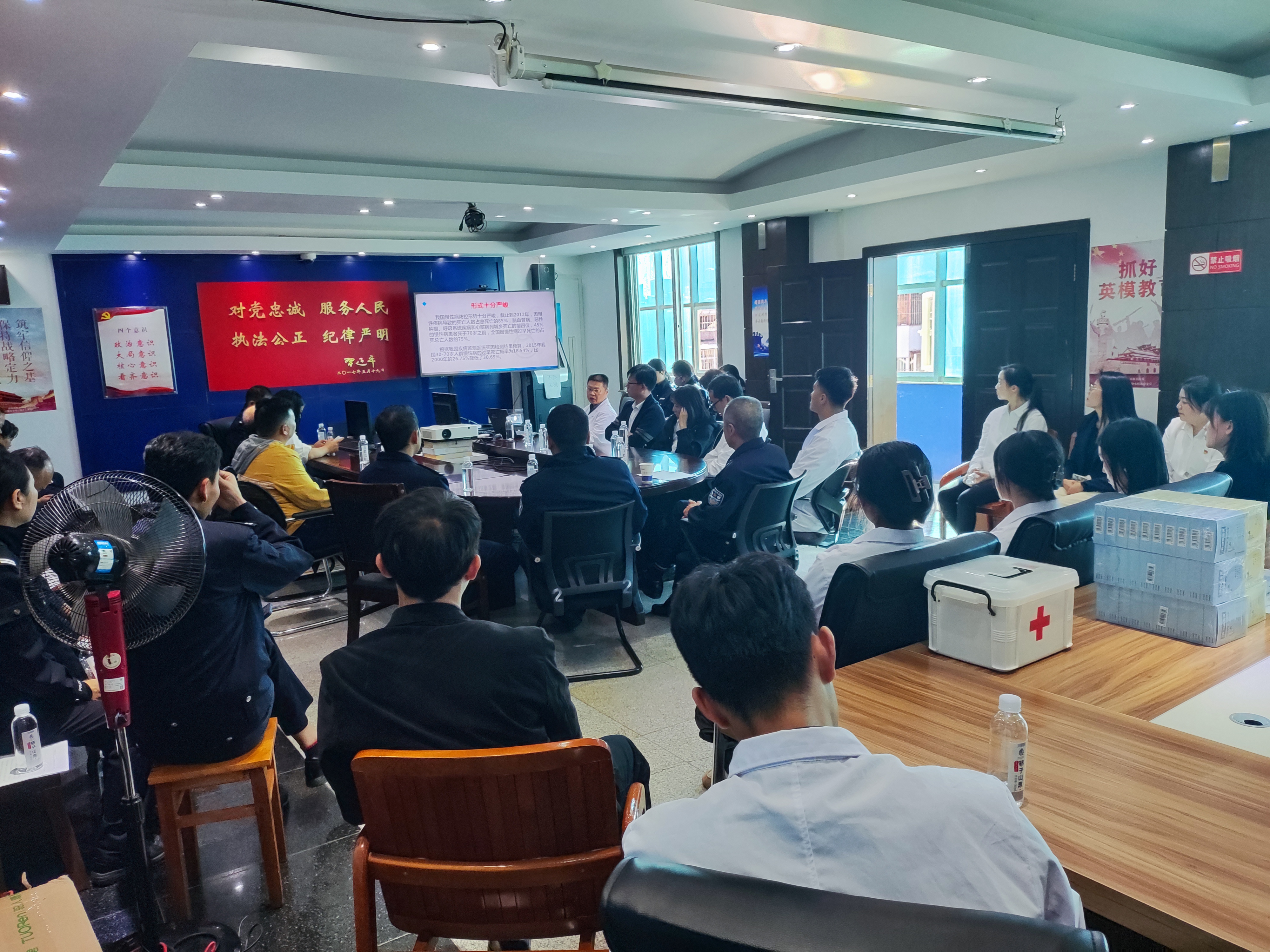 我为群众办实事/beat365正版唯一官网必一医学院康复系党支部开展“共联共建促发展,义诊服务送温暖”活动 第 1 张 我为群众办实事/beat365正版唯一官网必一医学院康复系党支部开展“共联共建促发展,义诊服务送温暖”活动 第 1 张