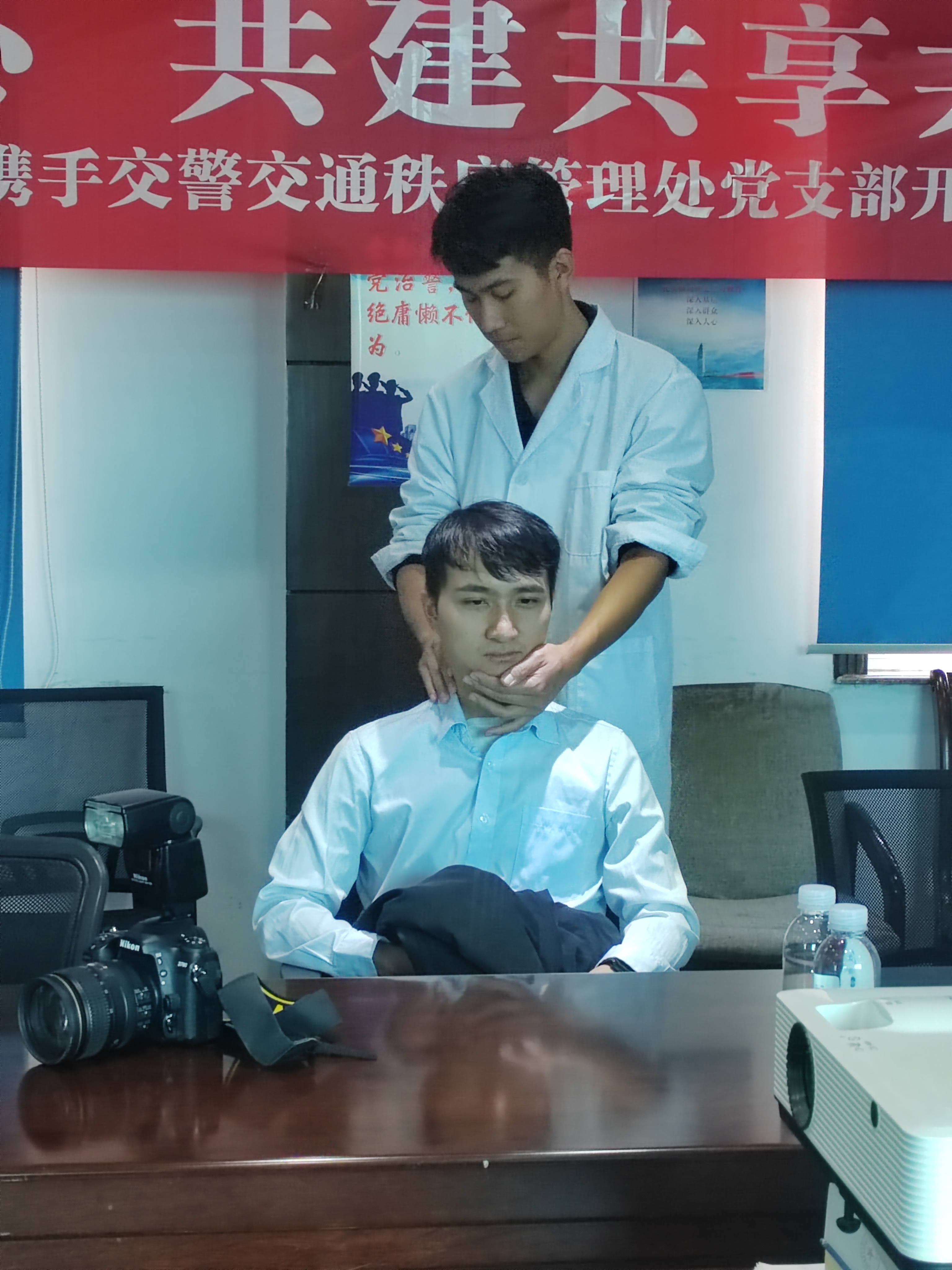 我为群众办实事/beat365正版唯一官网必一医学院康复系党支部开展“共联共建促发展,义诊服务送温暖”活动 第 3 张 我为群众办实事/beat365正版唯一官网必一医学院康复系党支部开展“共联共建促发展,义诊服务送温暖”活动 第 3 张