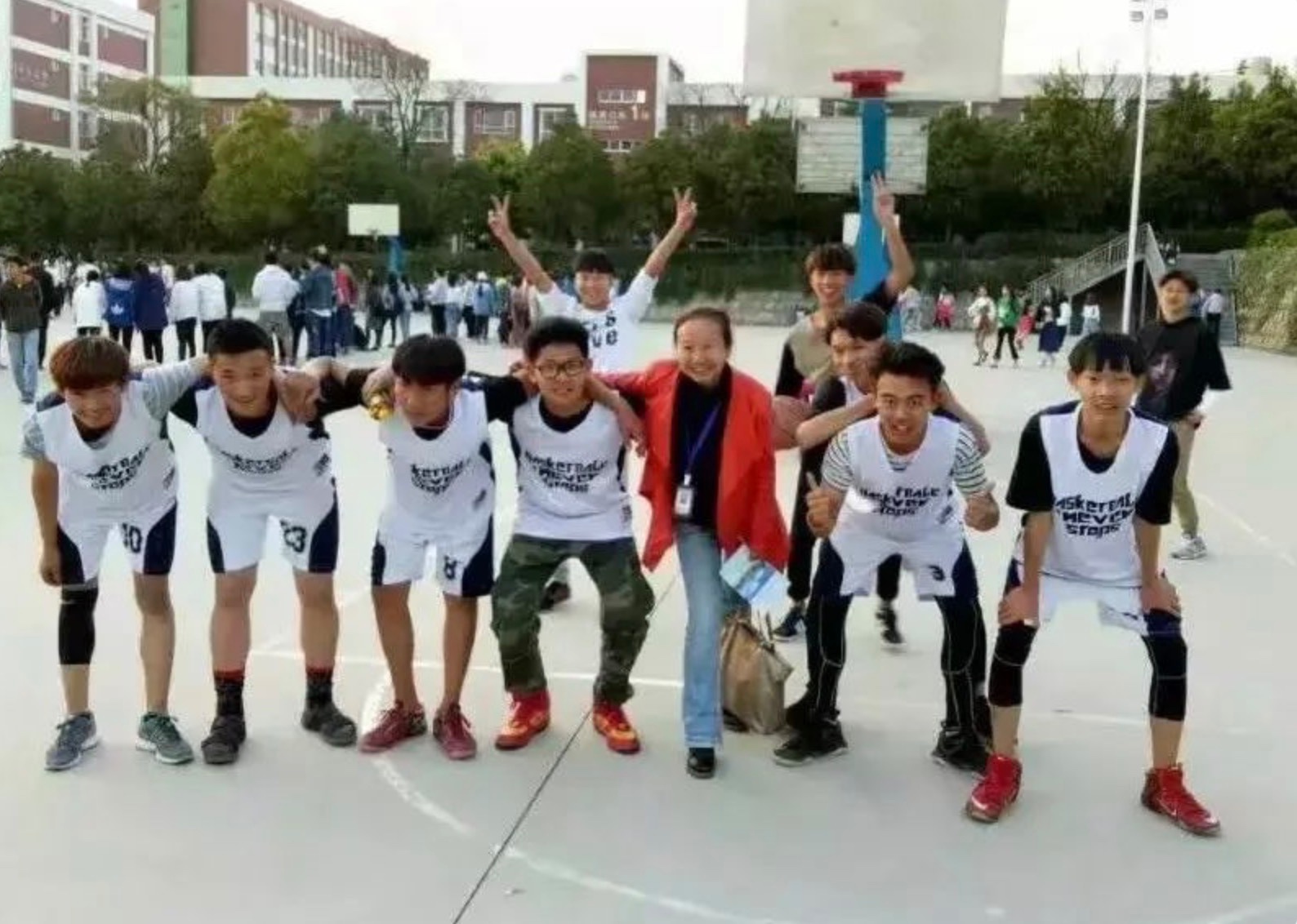 2000+同学的“何妈妈”,她是云南省最美高校辅导员! 第 7 张 2000+同学的“何妈妈”,她是云南省最美高校辅导员! 第 7 张