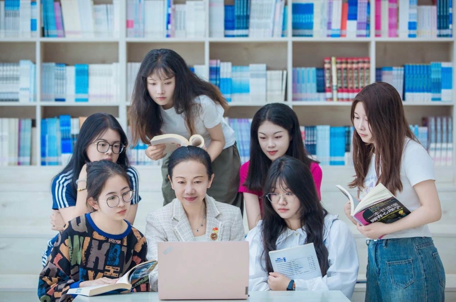 2000+同学的“何妈妈”,她是云南省最美高校辅导员! 第 3 张 2000+同学的“何妈妈”,她是云南省最美高校辅导员! 第 3 张