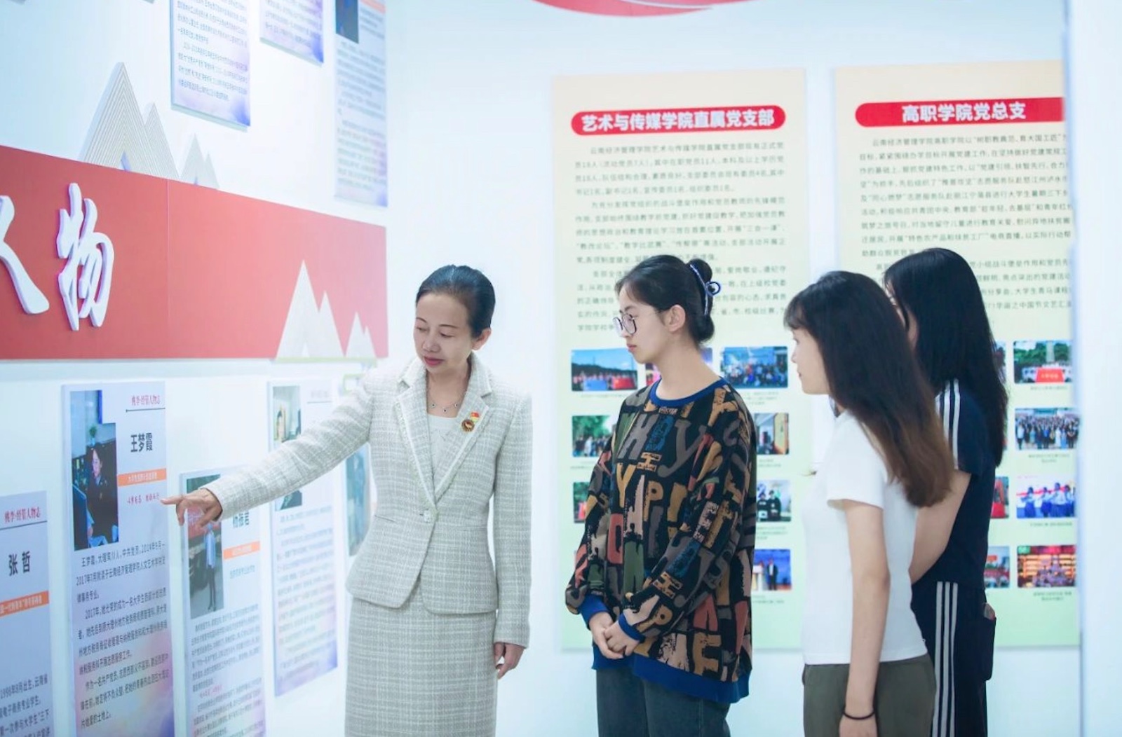2000+同学的“何妈妈”,她是云南省最美高校辅导员! 第 11 张 2000+同学的“何妈妈”,她是云南省最美高校辅导员! 第 11 张