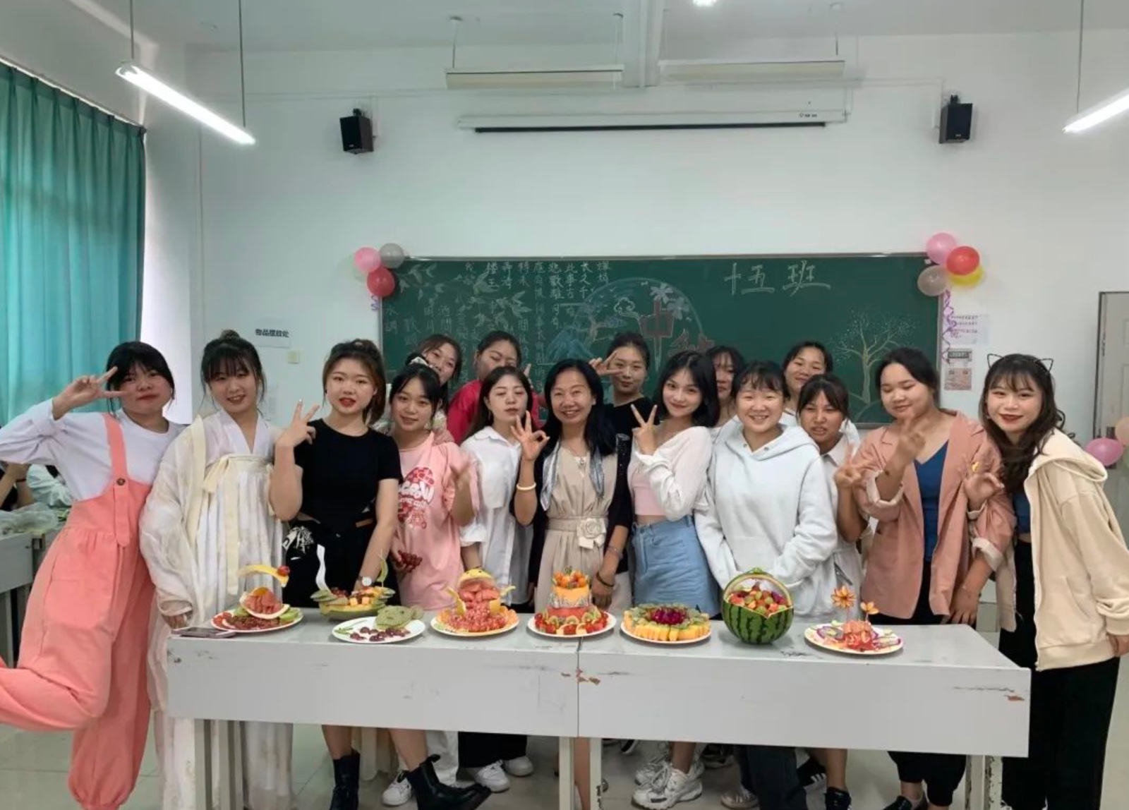 2000+同学的“何妈妈”,她是云南省最美高校辅导员! 第 5 张 2000+同学的“何妈妈”,她是云南省最美高校辅导员! 第 5 张
