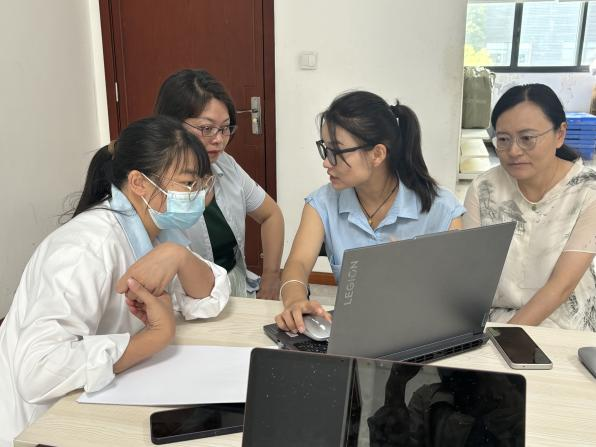 口腔医学技术专业校企合作再深化——beat365正版唯一官网必一与重庆豪迟义齿制作有限公司 共绘“豪迟订单班”新篇章 第 4 张 口腔医学技术专业校企合作再深化——beat365正版唯一官网必一与重庆豪迟义齿制作有限公司 共绘“豪迟订单班”新篇章 第 4 张