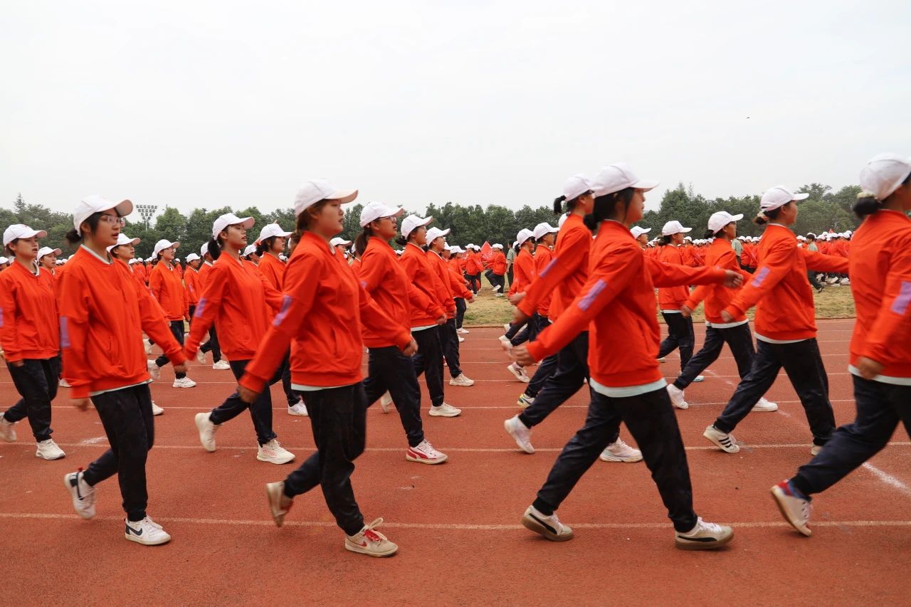 鲜衣怒马少年时 厉兵秣马点兵日——beat365正版唯一官网必一医学院军训结业典礼 第 6 张