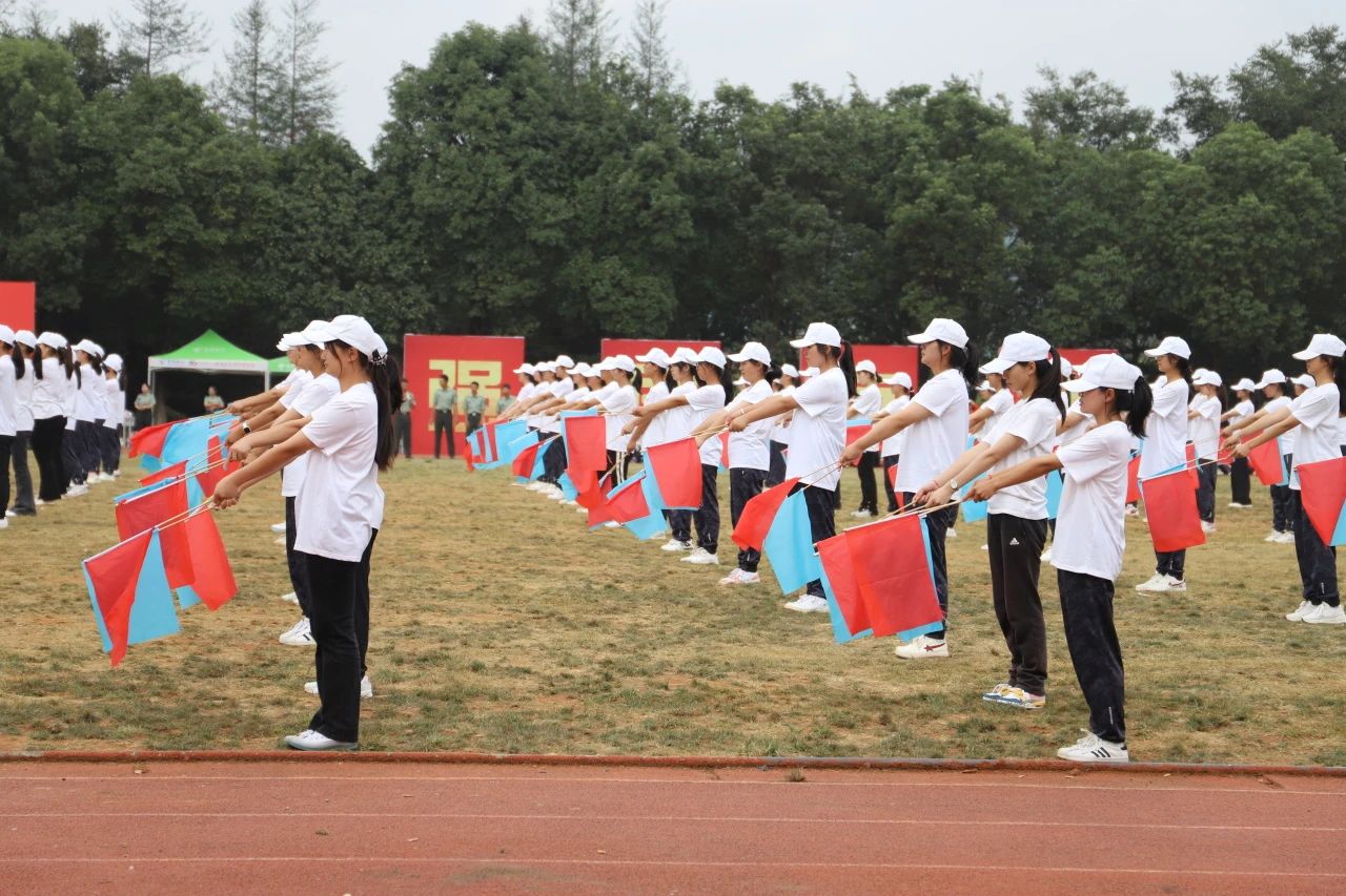 鲜衣怒马少年时 厉兵秣马点兵日——beat365正版唯一官网必一医学院军训结业典礼 第 8 张