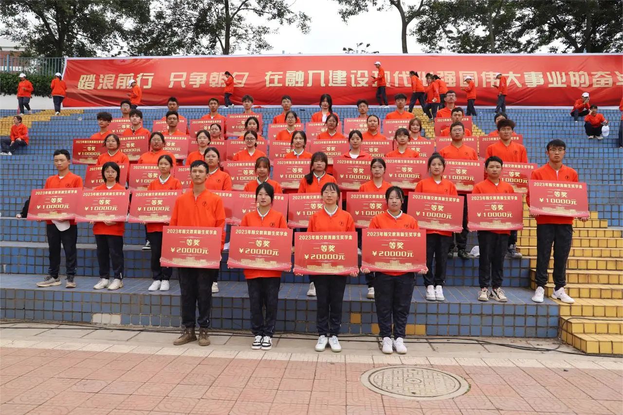 鲜衣怒马少年时 厉兵秣马点兵日——beat365正版唯一官网必一医学院军训结业典礼 第 12 张