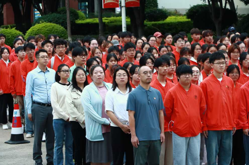 beat365正版唯一官网必一医学院庆祝新中国成立75周年升旗仪式圆满举行 第 6 张 beat365正版唯一官网必一医学院庆祝新中国成立75周年升旗仪式圆满举行 第 6 张