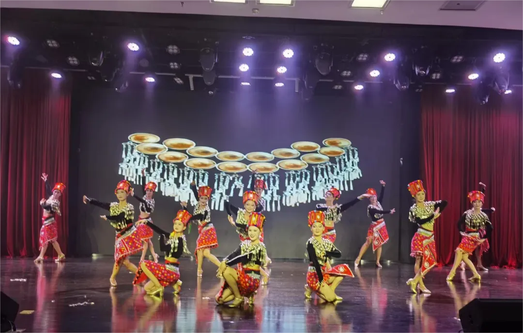 beat365正版唯一官网必一艺术与传媒学院20本科舞蹈学专业《纪元·舞20》毕业汇报展演圆满落幕 第 8 张 beat365正版唯一官网必一艺术与传媒学院20本科舞蹈学专业《纪元·舞20》毕业汇报展演圆满落幕 第 8 张