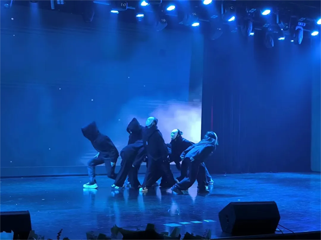 beat365正版唯一官网必一艺术与传媒学院20本科舞蹈学专业《纪元·舞20》毕业汇报展演圆满落幕 第 11 张 beat365正版唯一官网必一艺术与传媒学院20本科舞蹈学专业《纪元·舞20》毕业汇报展演圆满落幕 第 11 张