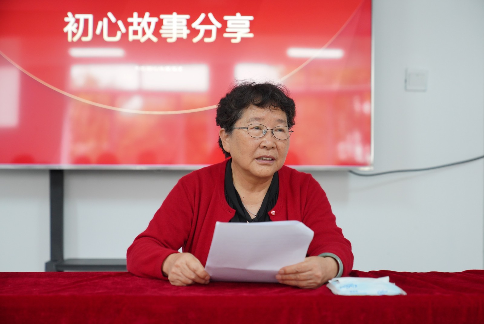 【庆七一】学校向李琴书同志颁发“光荣在党50年”纪念章 第 7 张 【庆七一】学校向李琴书同志颁发“光荣在党50年”纪念章 第 7 张