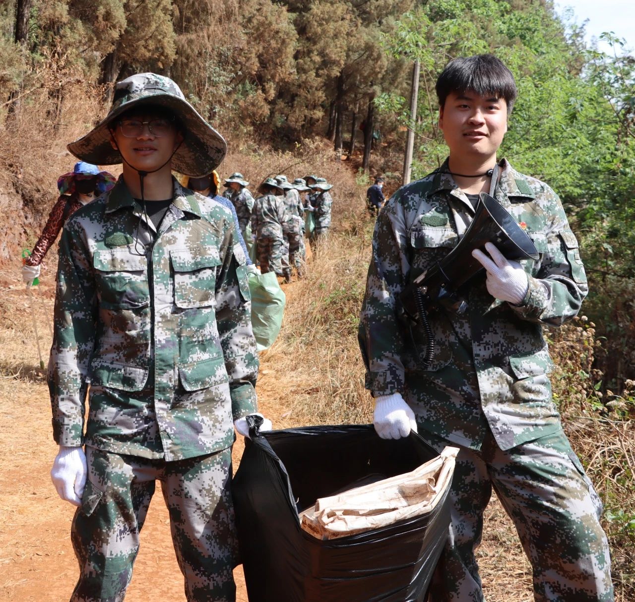 垃圾不落地 山林更美丽——黑林铺街道与beat365正版唯一官网必一开展护林环保行动 第 7 张