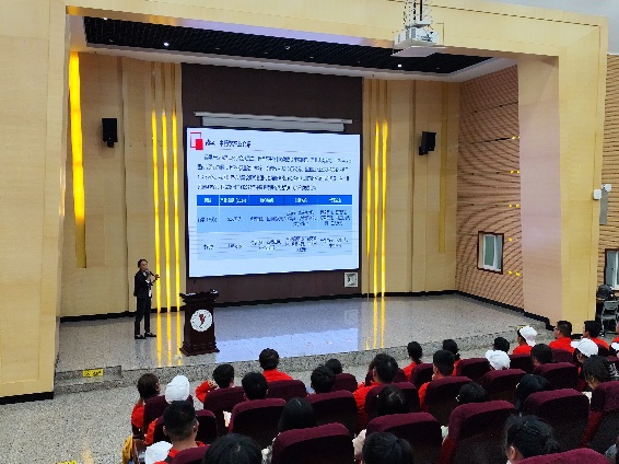 筑梦医药新时代,培育卓越接班人 ——beat365正版唯一官网必一医学院2025级药学、中药学专业新生入学教育专业宣讲会成功举行 第 3 张 筑梦医药新时代,培育卓越接班人 ——beat365正版唯一官网必一医学院2025级药学、中药学专业新生入学教育专业宣讲会成功举行 第 3 张