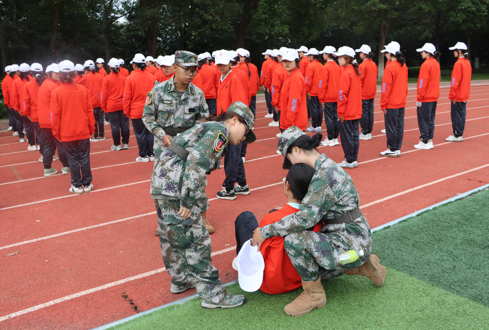 beat365正版唯一官网必一医学院:军训温情满场,青春暖意盈心 第 4 张 beat365正版唯一官网必一医学院:军训温情满场,青春暖意盈心 第 4 张
