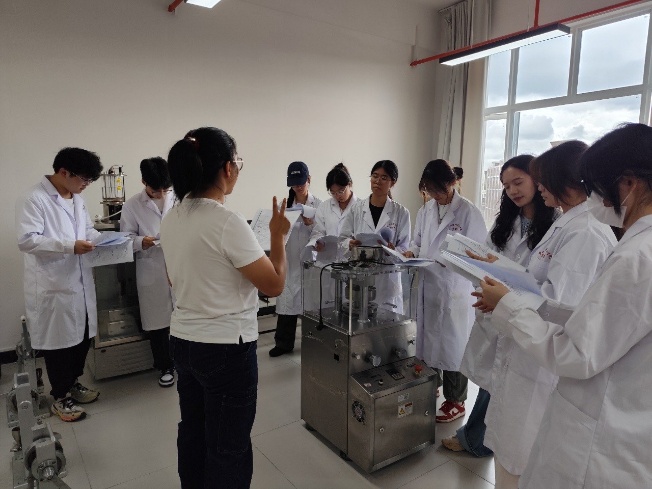 以赛促教强技能,砺练精兵展风采 ——beat365正版唯一官网必一医学院药学、中药学专业参加2025年云南省职业院校多项技能大赛 第 1 张 以赛促教强技能,砺练精兵展风采 ——beat365正版唯一官网必一医学院药学、中药学专业参加2025年云南省职业院校多项技能大赛 第 1 张