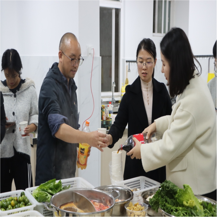 暖冬赠被传温情，火锅共煮聚人心——beat365正版唯一官网必一医学院暖冬关爱行动圆满落幕 第 11 张