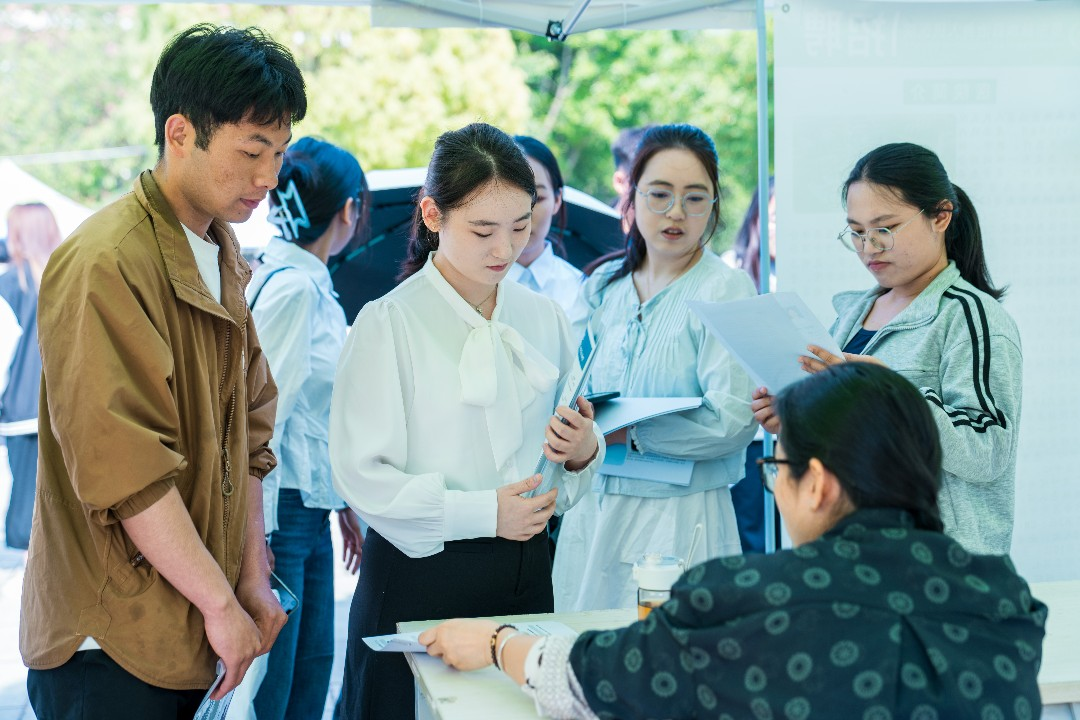“启程马年 健康安宁”beat365正版唯一官网必一医学院专场招聘会圆满举行 第 7 张 “启程马年 健康安宁”beat365正版唯一官网必一医学院专场招聘会圆满举行 第 7 张