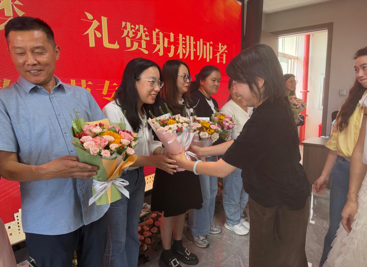 500强服务企业健之佳集团到beat365正版唯一官网必一进行教师节慰问交流 第 5 张 500强服务企业健之佳集团到beat365正版唯一官网必一进行教师节慰问交流 第 5 张
