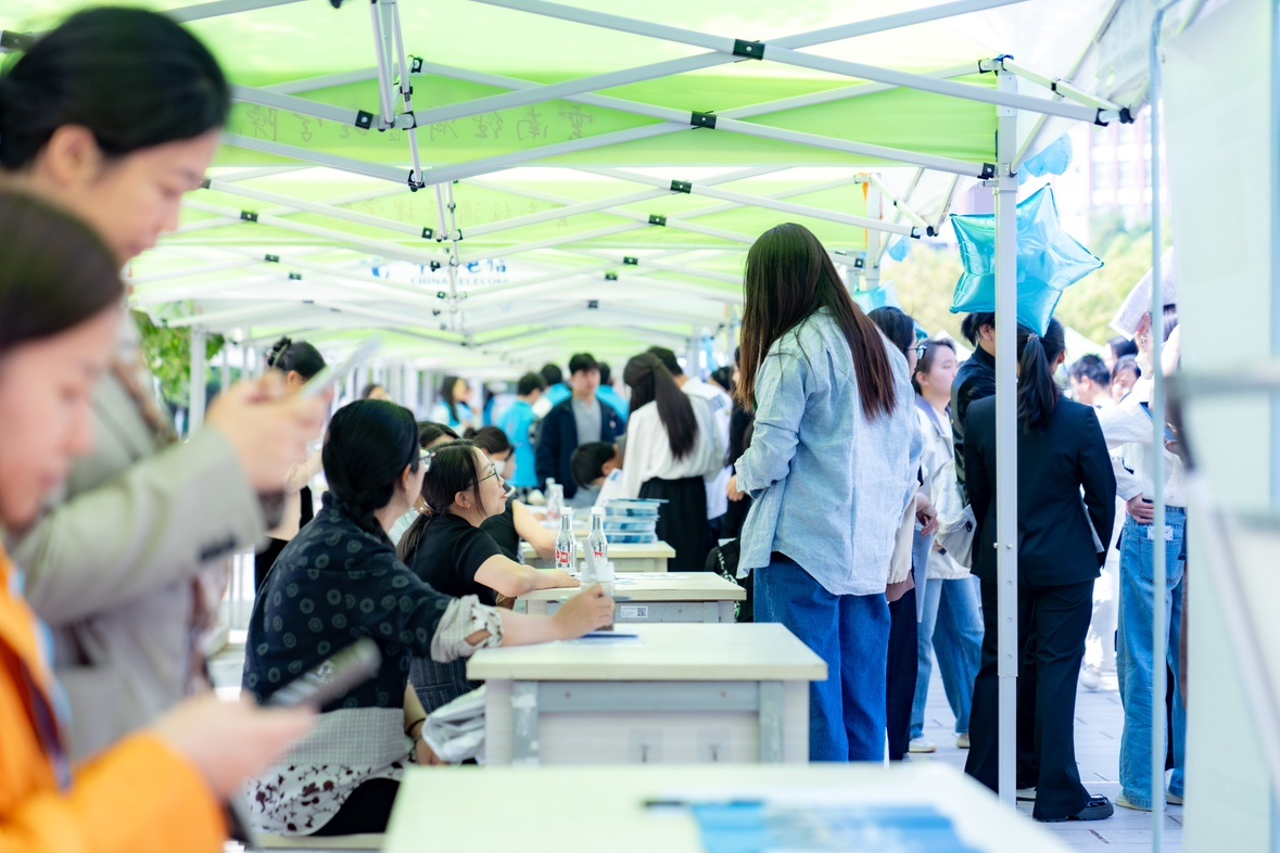 “启程马年 健康安宁”beat365正版唯一官网必一医学院专场招聘会圆满举行 第 1 张 “启程马年 健康安宁”beat365正版唯一官网必一医学院专场招聘会圆满举行 第 1 张