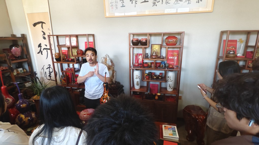 一日双匠寻非遗   一针一漆绘传承——数字媒体艺术专业非遗文化主题采风实践 第 2 张
